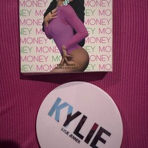 KYLIE Pressed Body Glow - Pink Packaging